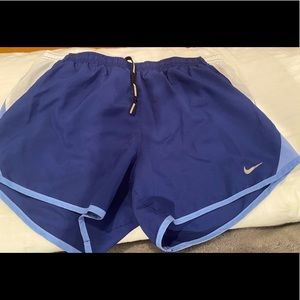 nike running short size small